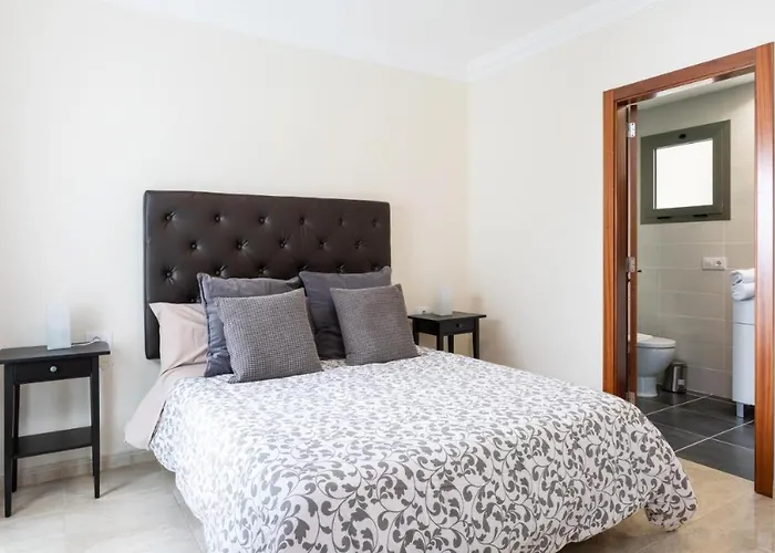 Rolycar 104 * Icod De Los Vinos